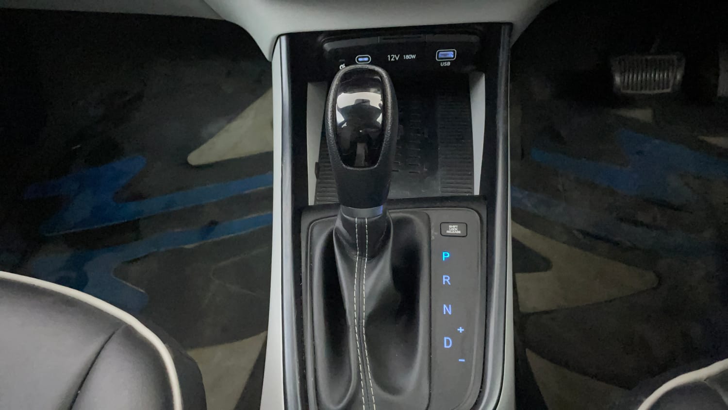 Used 2024 Hyundai i20 Sportz (O) 1.2 IVT Petrol Automatic interior GEAR  KNOB VIEW