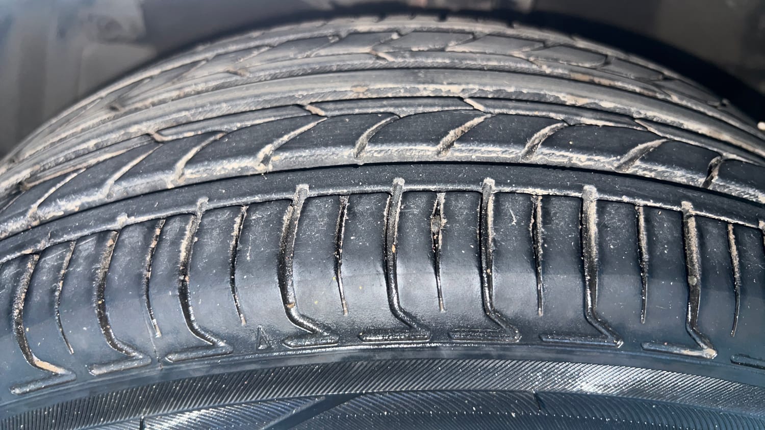 Used 2022 Maruti Suzuki Ciaz Zeta 1.5 AT Petrol Automatic tyres LEFT FRONT TYRE TREAD VIEW