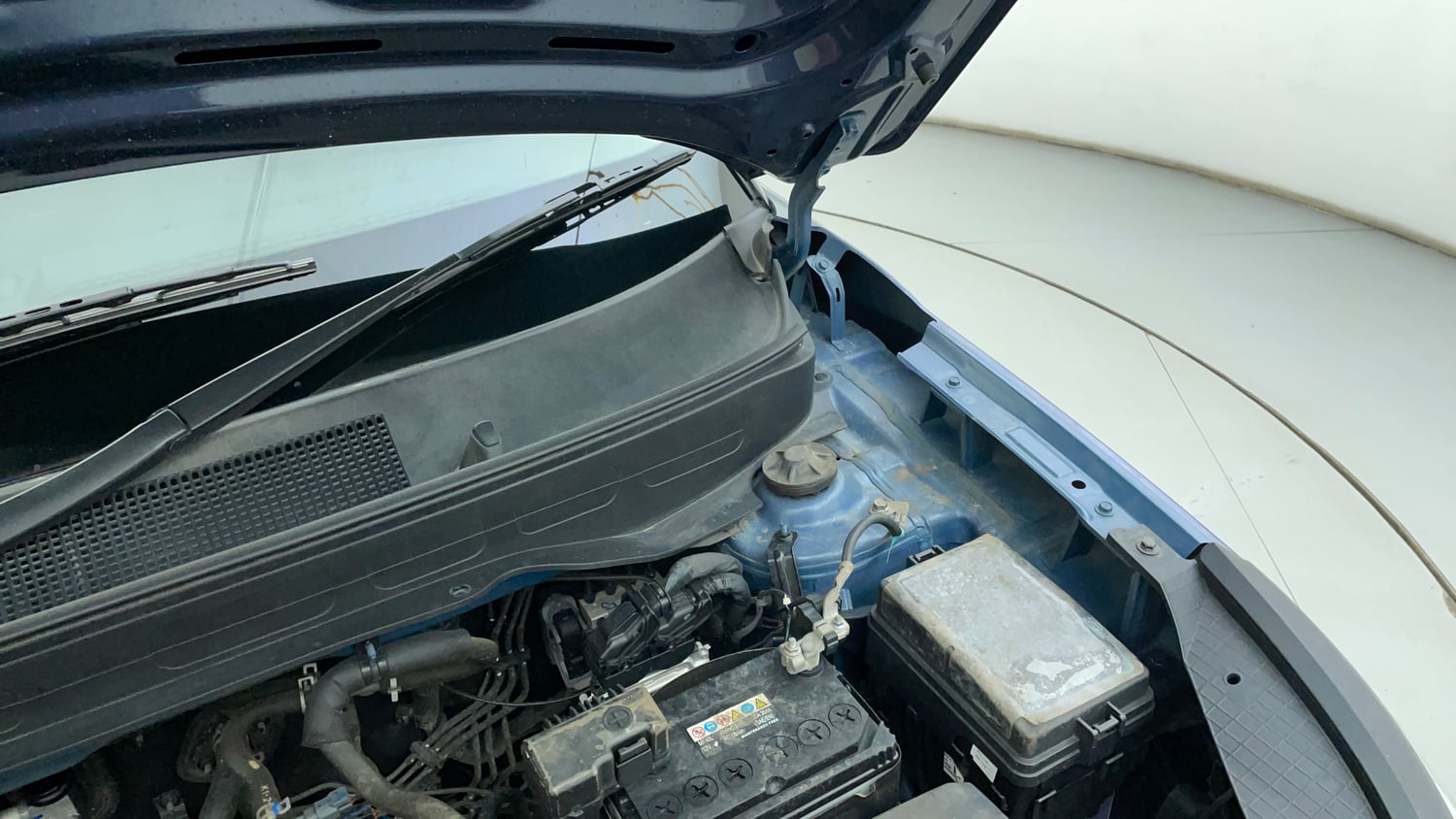 Used 2021 Hyundai Venue S Plus 1.2 Petrol Petrol Manual engine ENGINE LEFT SIDE HINGE & APRON VIEW