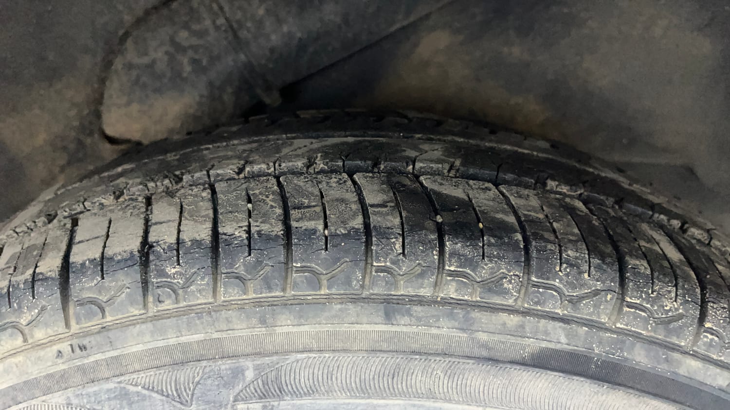Used 2013 Hyundai i10 Era 1.1 iRDE2 Petrol Manual tyres LEFT REAR TYRE TREAD VIEW