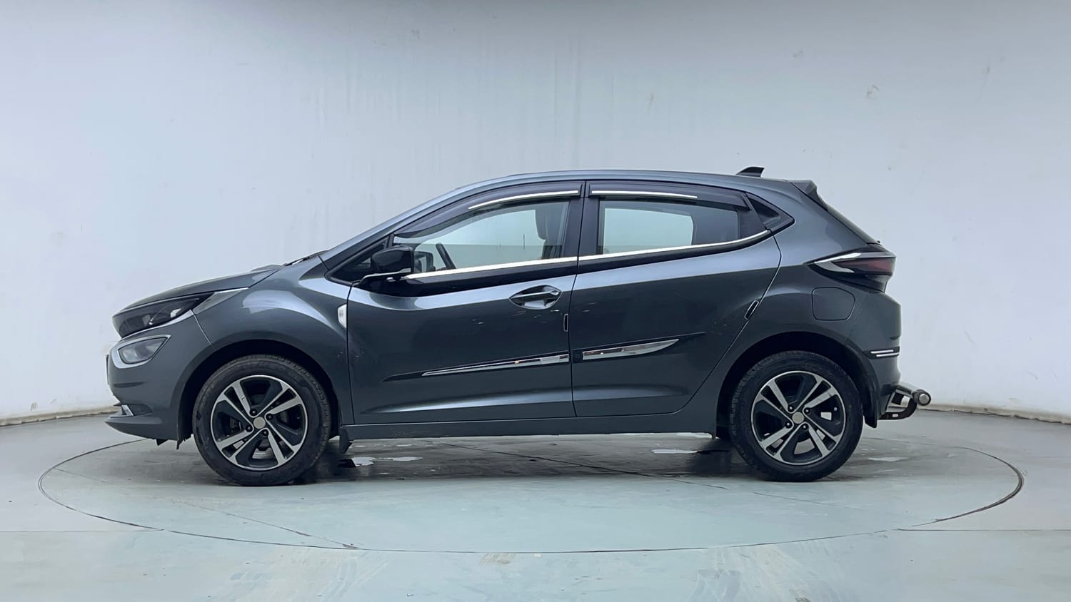 Used 2024 Tata Altroz XZ Plus (S) iCNG Cng Manual exterior LEFT SIDE VIEW