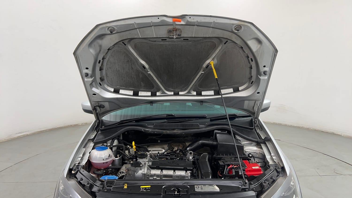 Used 2015 Volkswagen Polo Highline1.2L (P) Petrol Manual engine ENGINE & BONNET OPEN FRONT VIEW