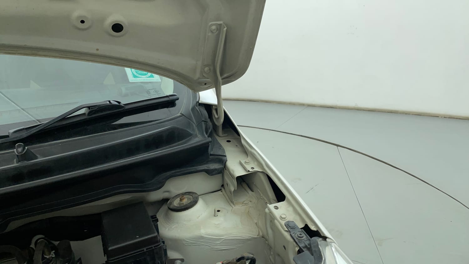 Used 2017 Maruti Suzuki Celerio VXi Petrol Manual engine ENGINE LEFT SIDE HINGE & APRON VIEW