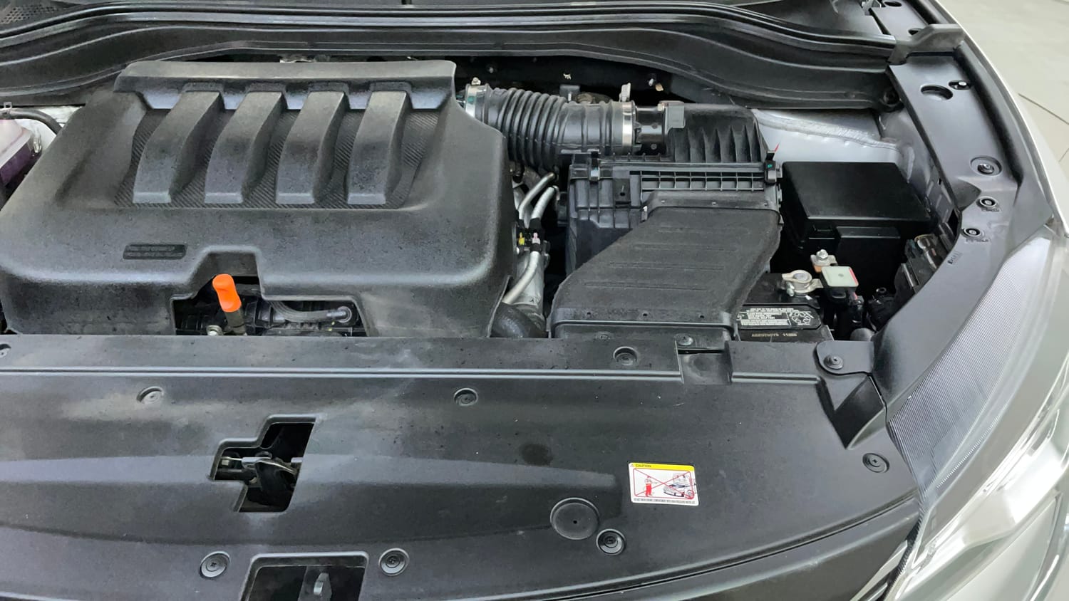 Used 2025 Mahindra XUV700 AX7 Luxury Pack Petrol AT 7 STR Petrol Automatic engine ENGINE LEFT SIDE VIEW