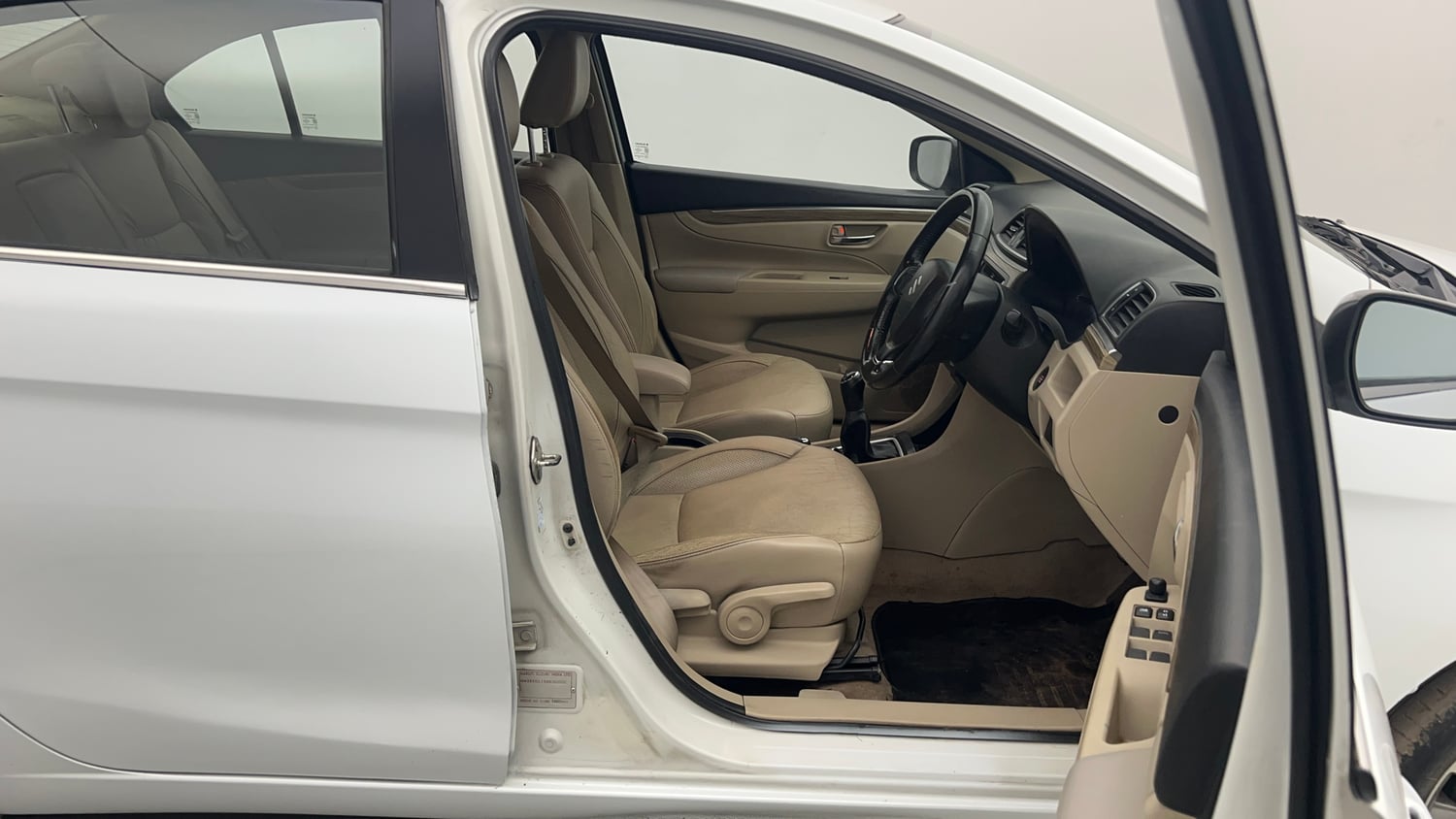 Used 2018 Maruti Suzuki Ciaz Alpha Hybrid 1.5 Petrol Manual interior RIGHT SIDE FRONT DOOR CABIN VIEW