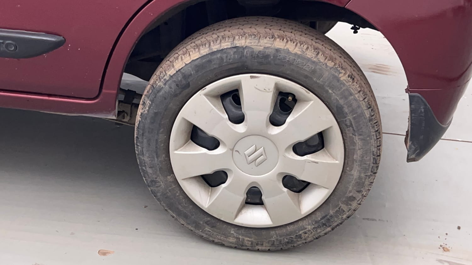 Used 2014 Maruti Suzuki Alto K10 VXi Petrol Manual tyres LEFT REAR TYRE RIM VIEW