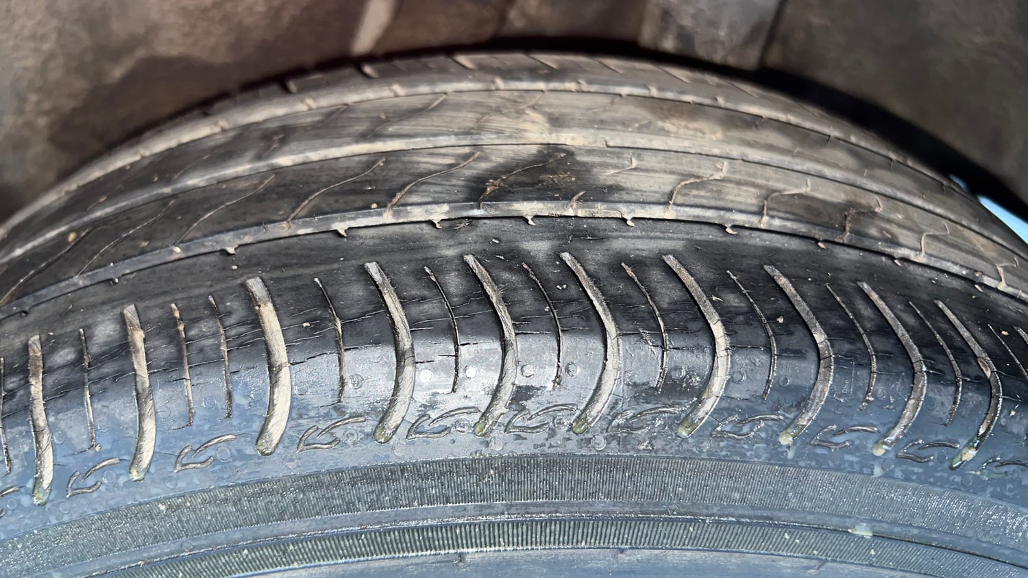 Used 2019 Honda Amaze 1.2 V CVT Petrol Petrol Automatic tyres LEFT REAR TYRE TREAD VIEW