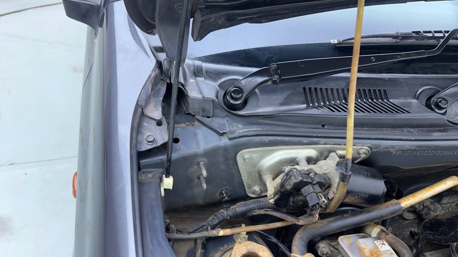 Used 2022 Maruti Suzuki Alto 800 LXi (O) CNG Cng Manual engine ENGINE RIGHT SIDE HINGE & APRON VIEW