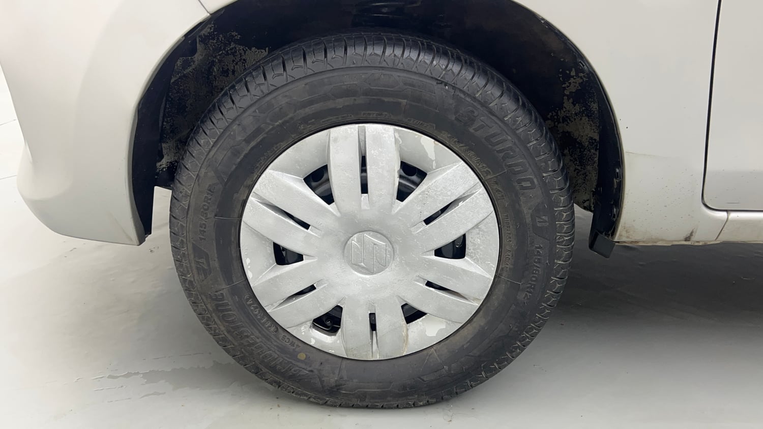 Used 2017 Maruti Suzuki Alto 800 LXi Petrol Manual tyres LEFT FRONT TYRE RIM VIEW
