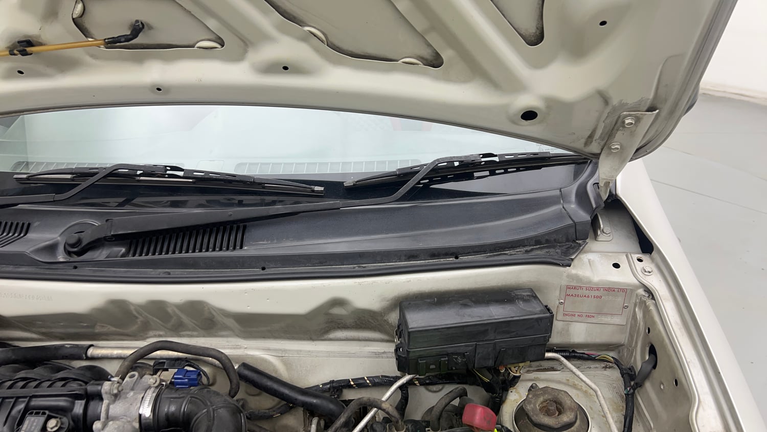 Used 2017 Maruti Suzuki Alto 800 LXi Petrol Manual engine ENGINE LEFT SIDE HINGE & APRON VIEW