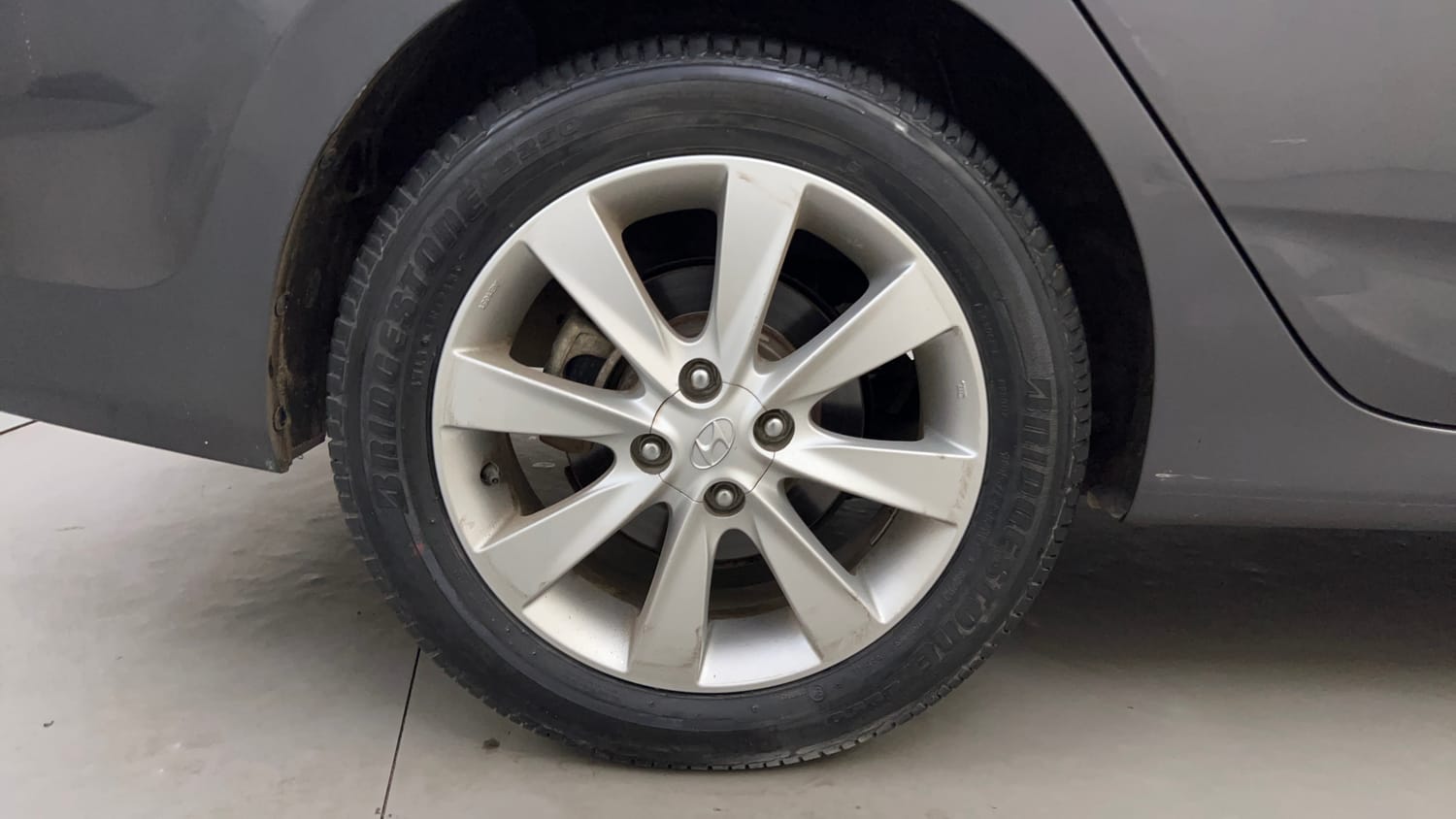 Used 2013 Hyundai Verna Fluidic 1.6 VTVT SX Petrol Manual tyres RIGHT REAR TYRE RIM VIEW