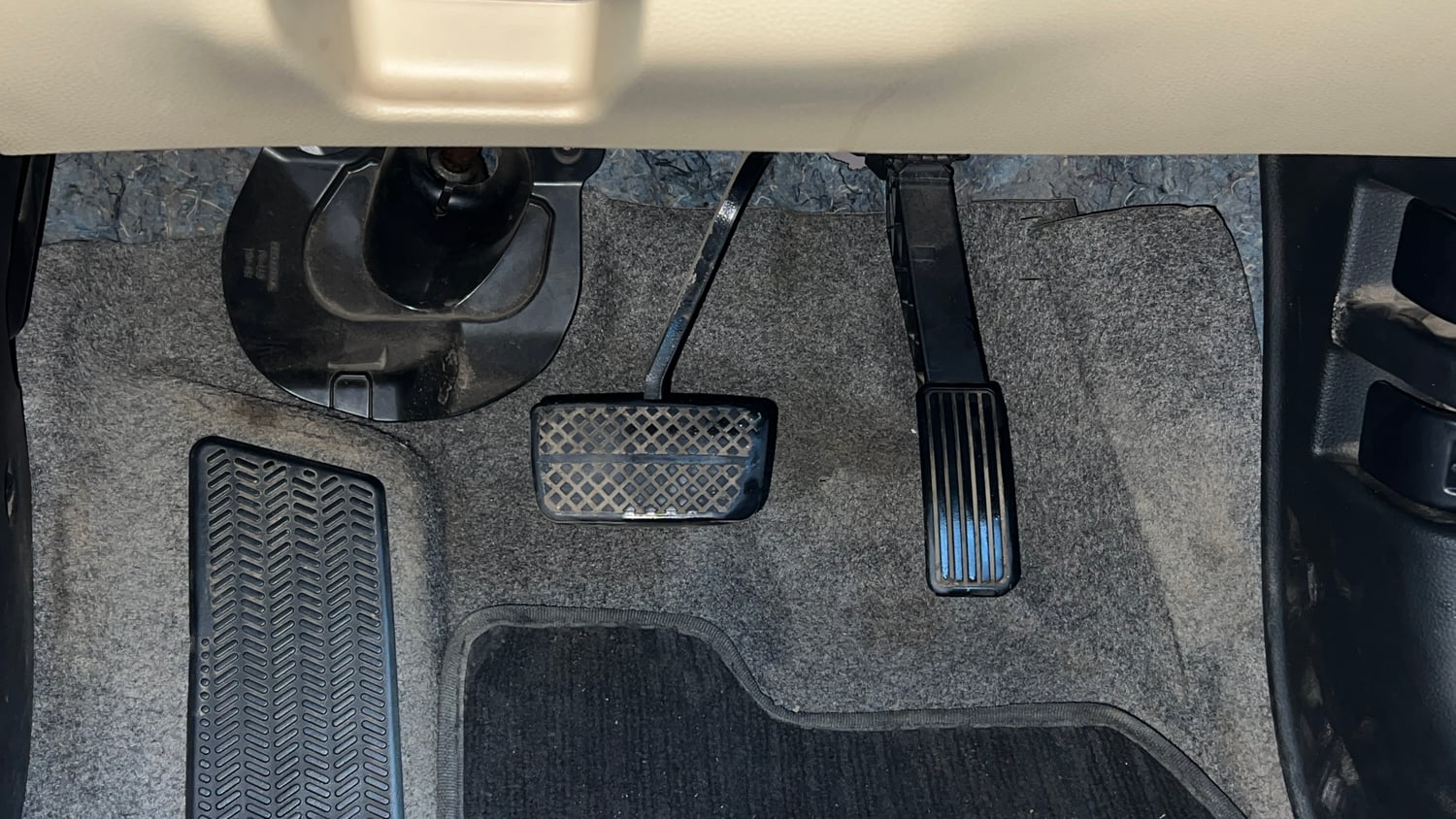 Used 2019 Honda Amaze 1.2 V CVT Petrol Petrol Automatic interior PEDALS VIEW
