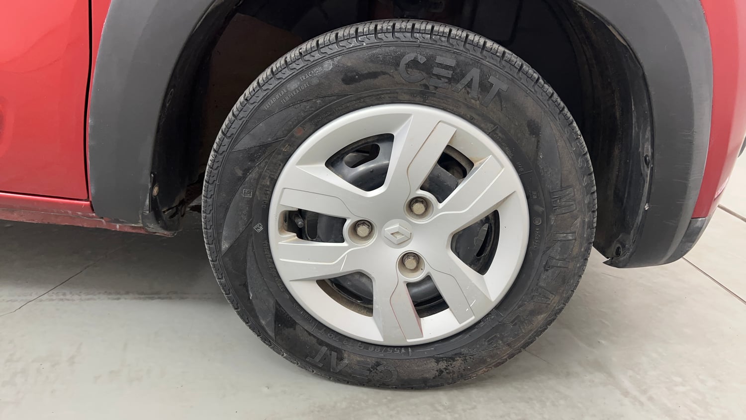 Used 2018 Renault Kwid 1.0 RXT Petrol Manual tyres RIGHT FRONT TYRE RIM VIEW