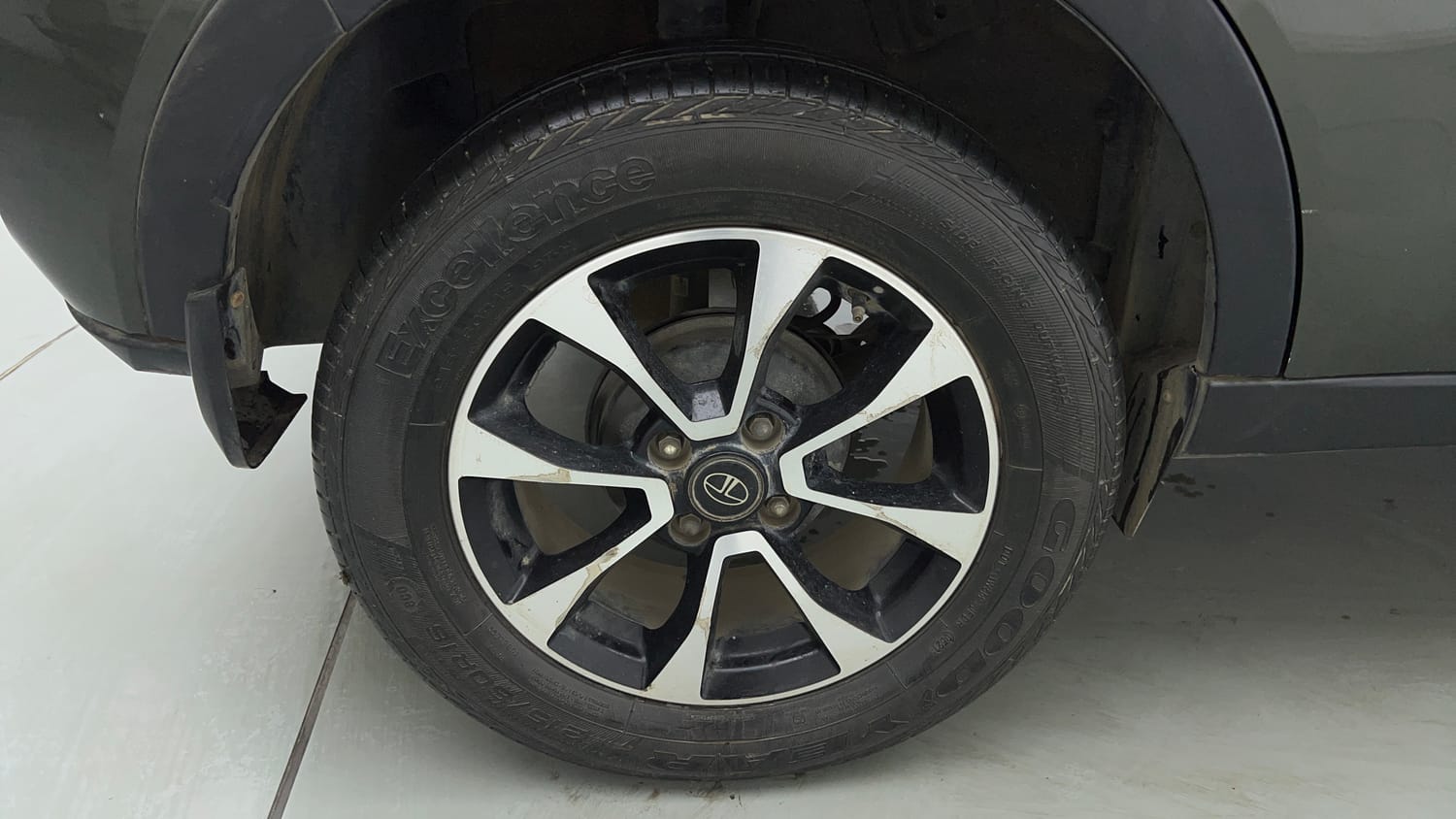Used 2021 Tata Nexon XZ Plus Petrol Manual tyres RIGHT REAR TYRE RIM VIEW