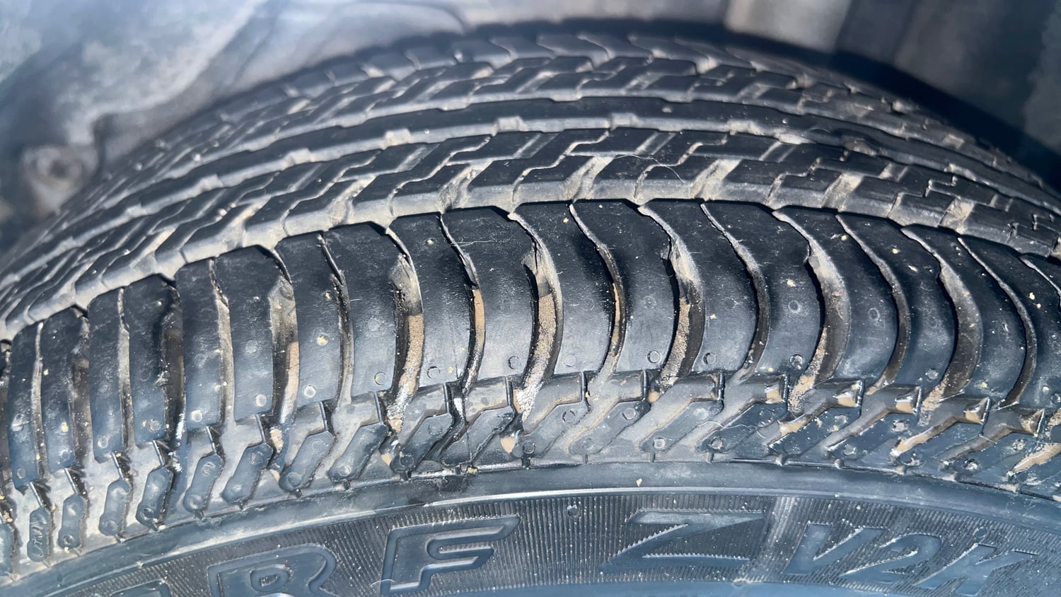 Used 2016 Ford Figo Titanium 1.2 Ti-VCT Petrol Manual tyres LEFT REAR TYRE TREAD VIEW