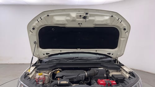 Used 2021 Mahindra XUV 300 W8 (O) 1.2 Petrol Petrol Manual engine ENGINE & BONNET OPEN FRONT VIEW