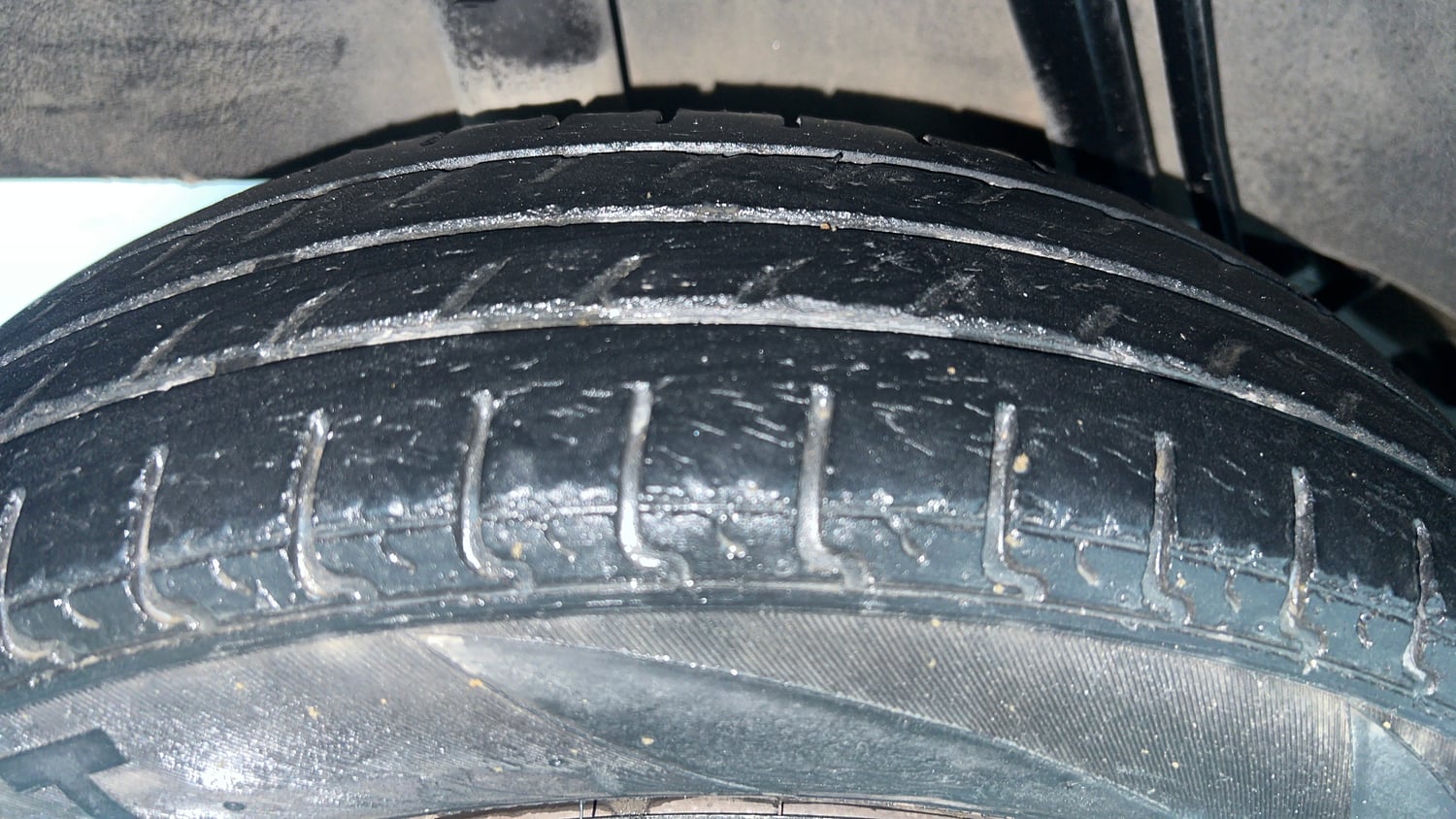 Used 2017 Renault Kwid CLIMBER 1.0 AMT Petrol Automatic tyres RIGHT REAR TYRE TREAD VIEW