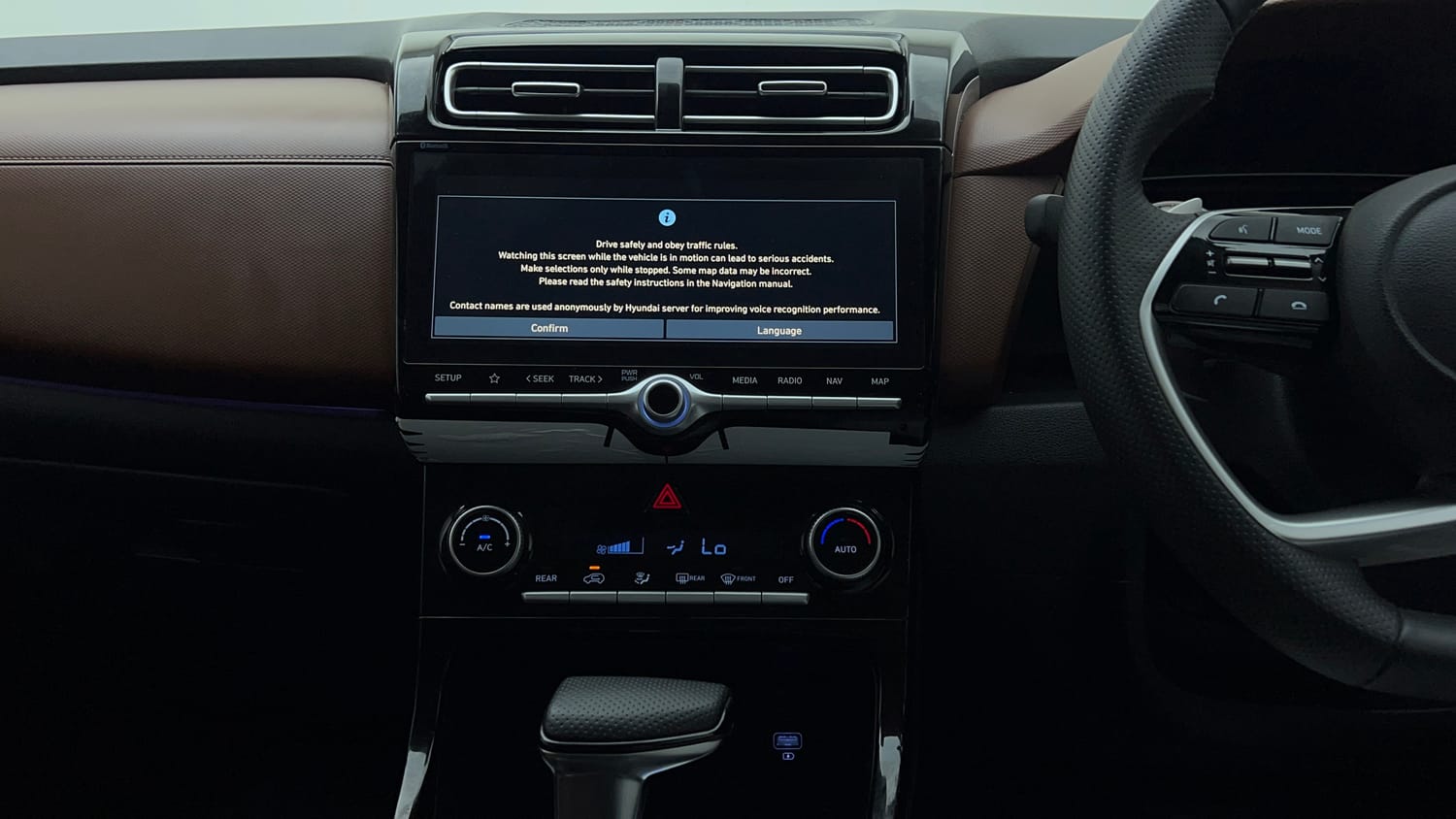Used 2021 Hyundai Alcazar Signature (O) 6 STR 2.0 Petrol AT Petrol Automatic interior MUSIC SYSTEM & AC CONTROL VIEW