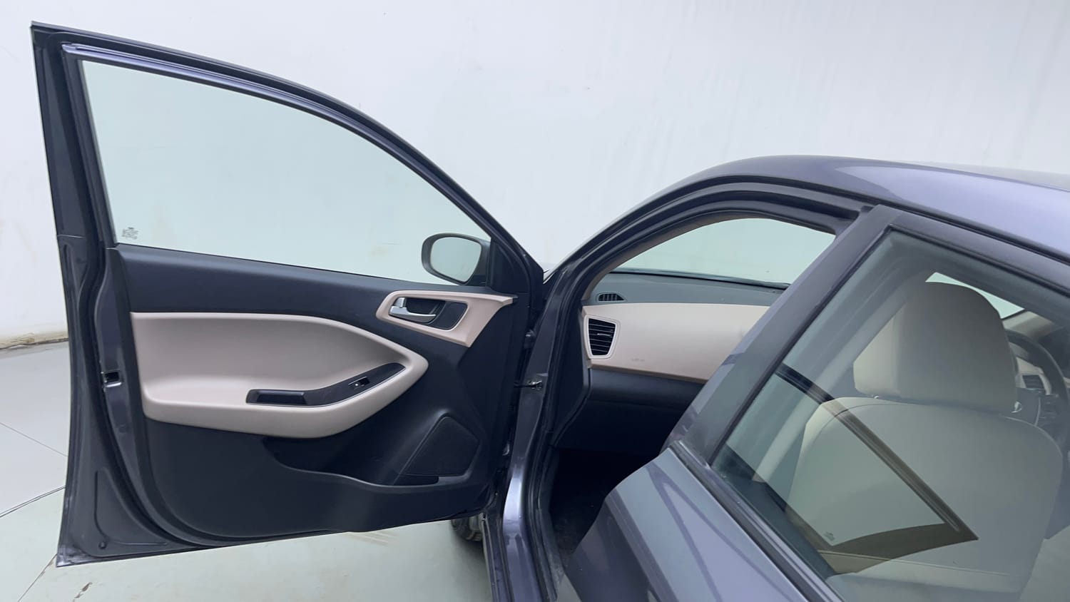 Used 2019 Hyundai Elite i20 Sportz Plus 1.2 Petrol Manual interior LEFT FRONT DOOR OPEN VIEW