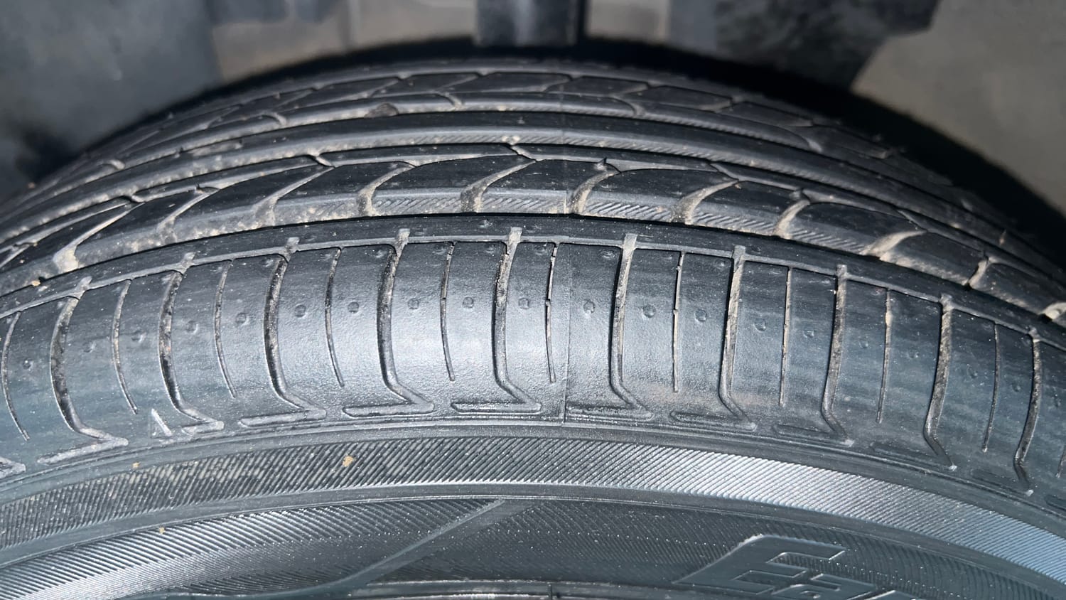 Used 2017 Renault Kwid CLIMBER 1.0 AMT Petrol Automatic tyres LEFT FRONT TYRE TREAD VIEW