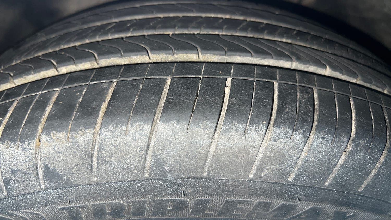Used 2022 Skoda Slavia Style 1.0L TSI AT Petrol Automatic tyres LEFT FRONT TYRE TREAD VIEW