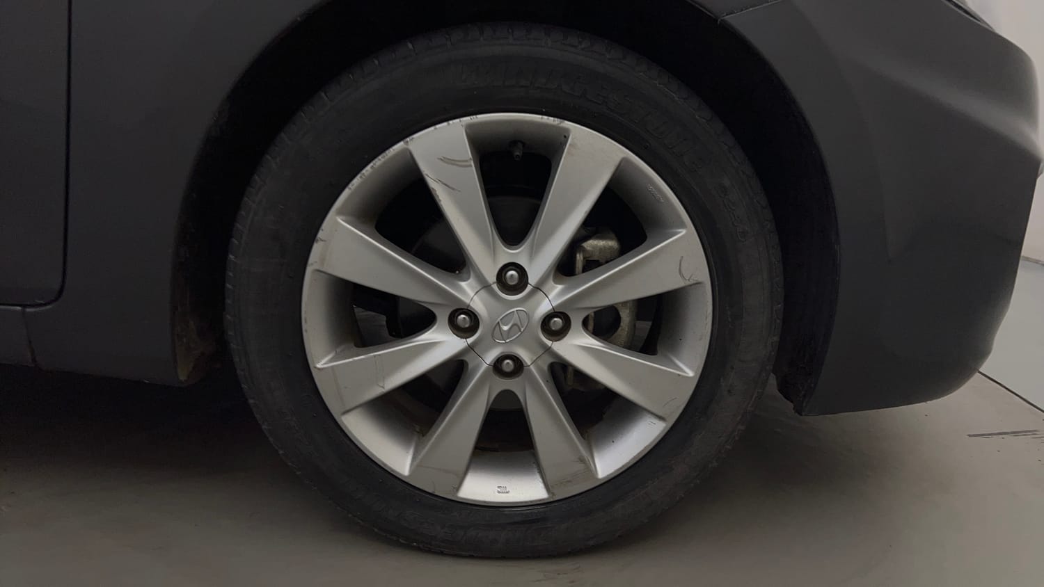Used 2013 Hyundai Verna Fluidic 1.6 VTVT SX Petrol Manual tyres RIGHT FRONT TYRE RIM VIEW