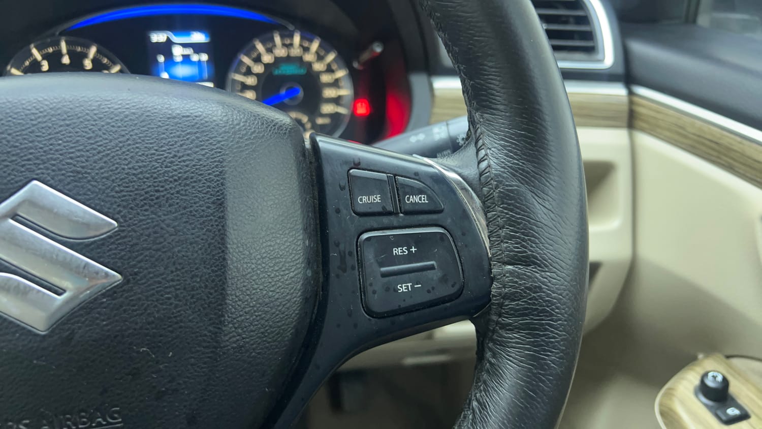 Used 2022 Maruti Suzuki Ciaz Zeta 1.5 AT Petrol Automatic top_features Cruise control
