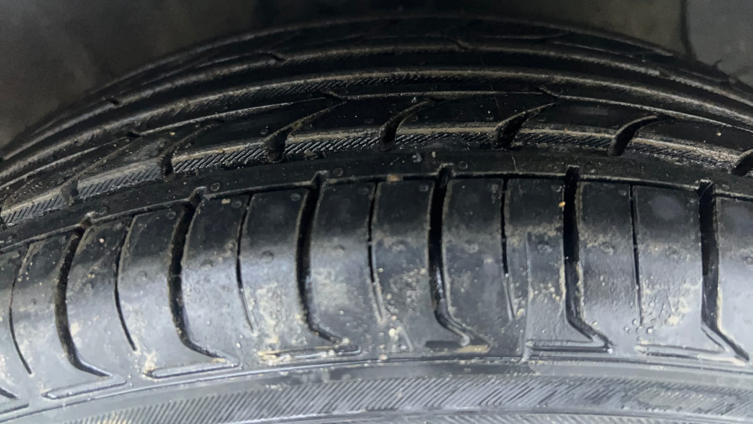 Used 2017 Hyundai Grand i10 Sportz 1.2 Kappa VTVT Petrol Manual tyres RIGHT FRONT TYRE TREAD VIEW
