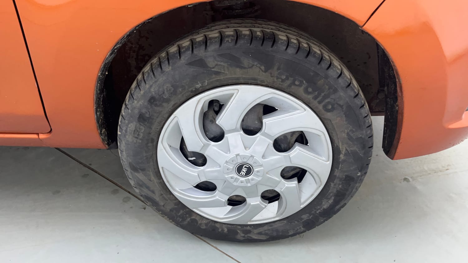 Used 2015 Maruti Suzuki Alto K10 VXi AMT Petrol Automatic tyres RIGHT FRONT TYRE RIM VIEW