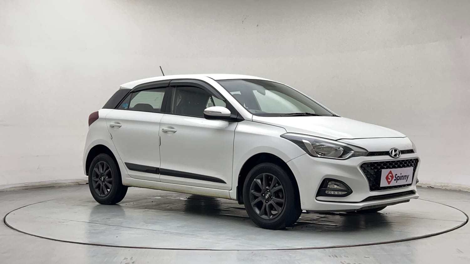 Used 2020 Hyundai Elite i20 Sportz Plus 1.2 Petrol Manual exterior RIGHT FRONT CORNER VIEW