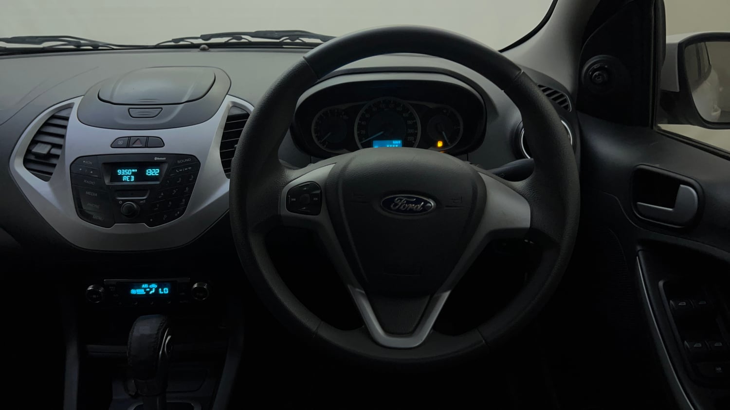 Used 2017 Ford Figo Titanium 1.5 Ti-VCT AT Petrol Automatic top_features Steering mounted controls