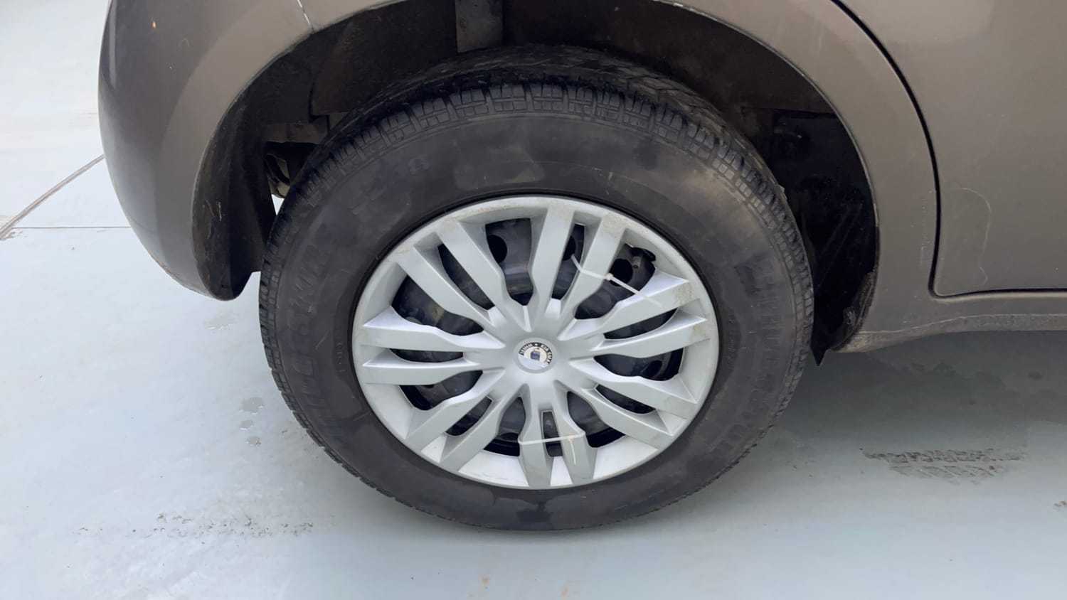 Used 2015 Maruti Suzuki Ritz Vxi BS-IV Petrol Manual tyres RIGHT REAR TYRE RIM VIEW