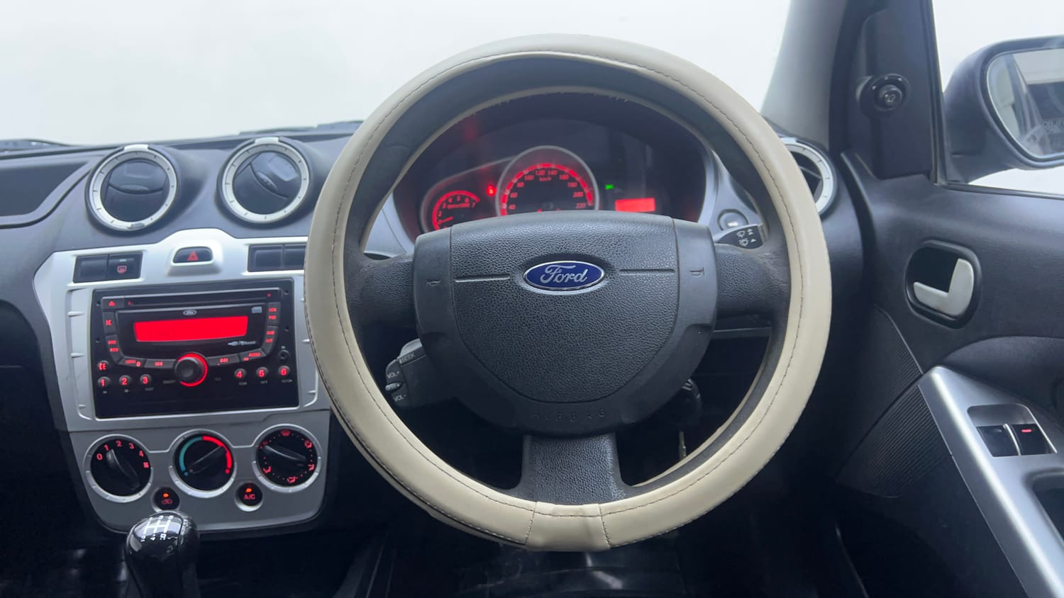Used 2014 Ford Figo Duratorq Diesel ZXI 1.4 Diesel Manual interior STEERING VIEW