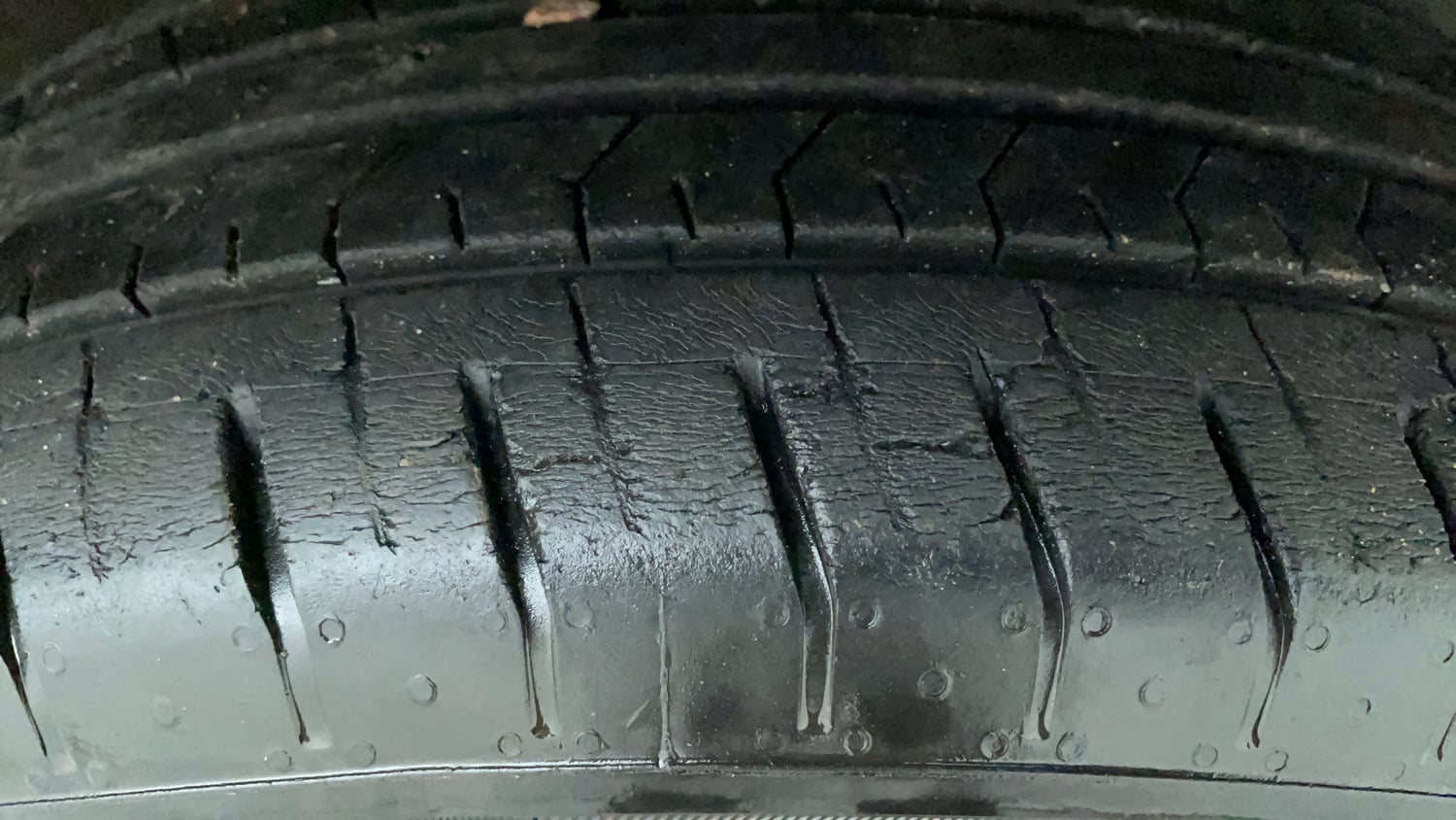 Used 2021 Hyundai Venue S Plus 1.2 Petrol Petrol Manual tyres RIGHT FRONT TYRE TREAD VIEW