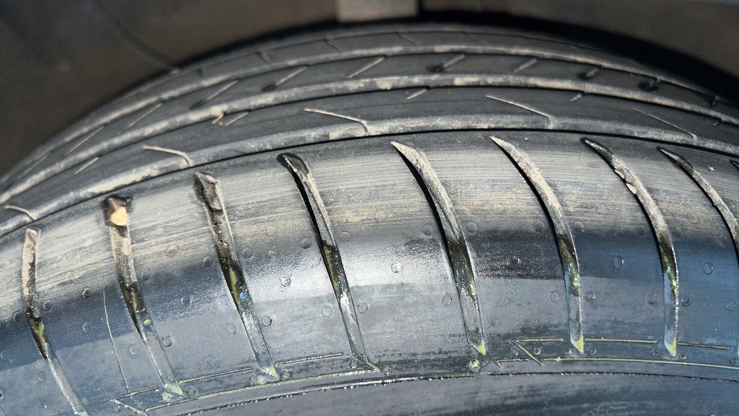 Used 2020 Kia Sonet GTX Plus 1.0 DCT Petrol Automatic tyres RIGHT FRONT TYRE TREAD VIEW