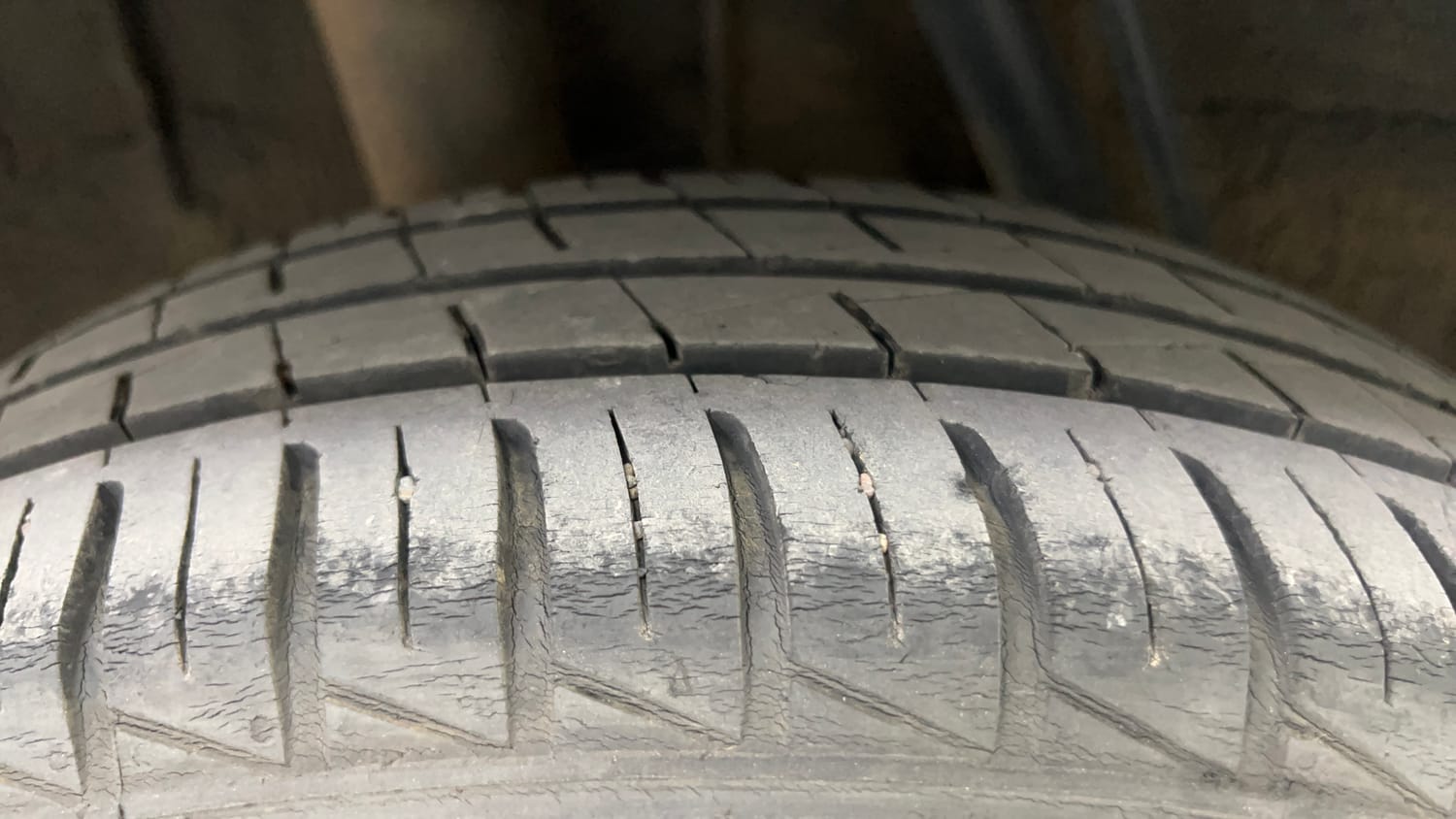 Used 2023 Renault Kwid RXT 1.0 Petrol Manual tyres RIGHT REAR TYRE TREAD VIEW