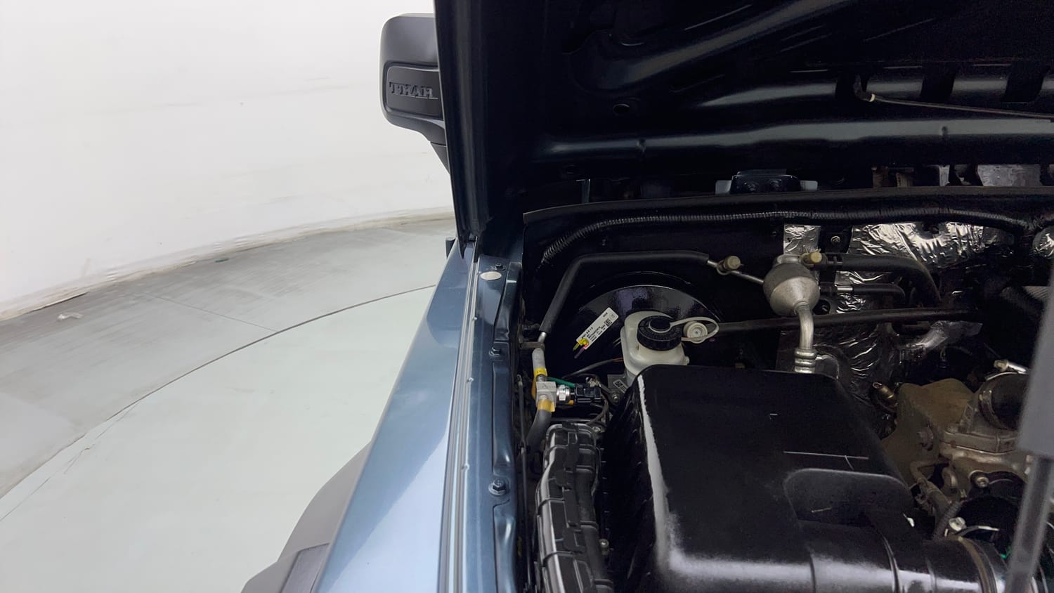 Used 2022 mahindra Thar LX Hard Top Petrol AT 4WD Petrol Automatic engine ENGINE RIGHT SIDE HINGE & APRON VIEW