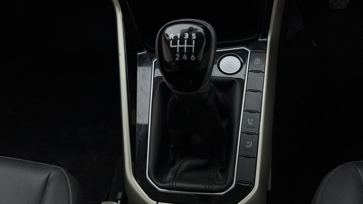 Used 2023 Volkswagen Virtus Topline 1.0 TSI MT Petrol Manual interior GEAR  KNOB VIEW