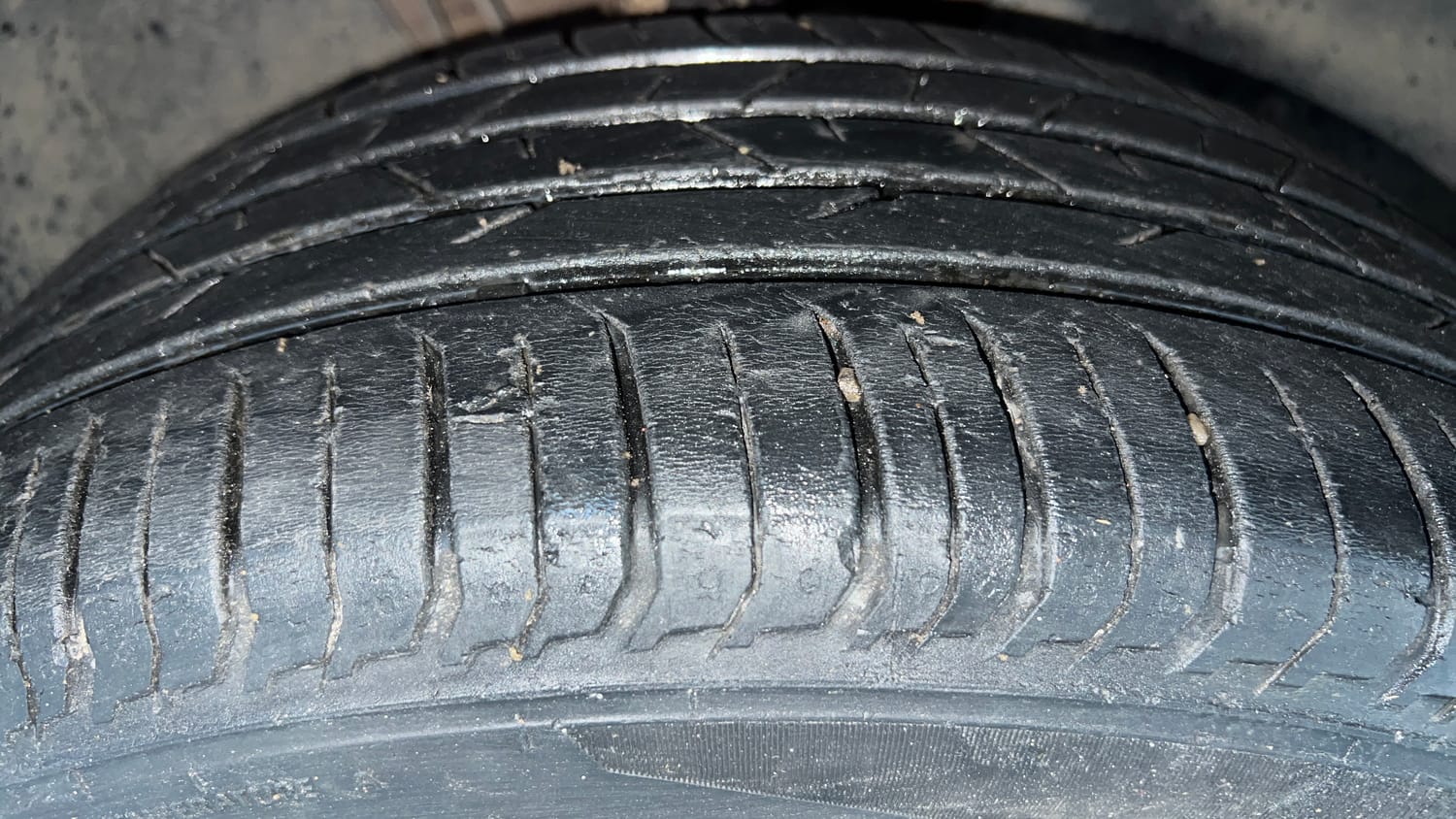 Used 2023 Volkswagen Virtus Topline 1.0 TSI MT Petrol Manual tyres RIGHT FRONT TYRE TREAD VIEW