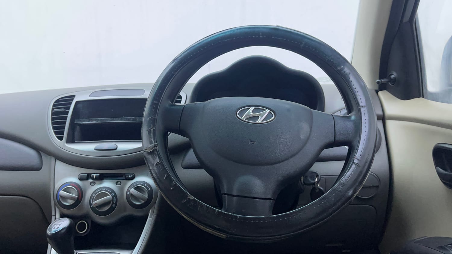Used 2013 Hyundai i10 Era 1.1 iRDE2 Petrol Manual interior STEERING VIEW