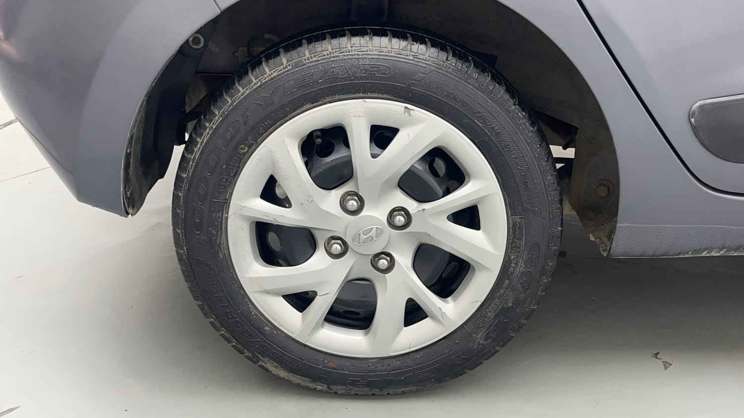 Used 2018 Hyundai Grand i10 Magna 1.2 Kappa VTVT Petrol Manual tyres RIGHT REAR TYRE RIM VIEW