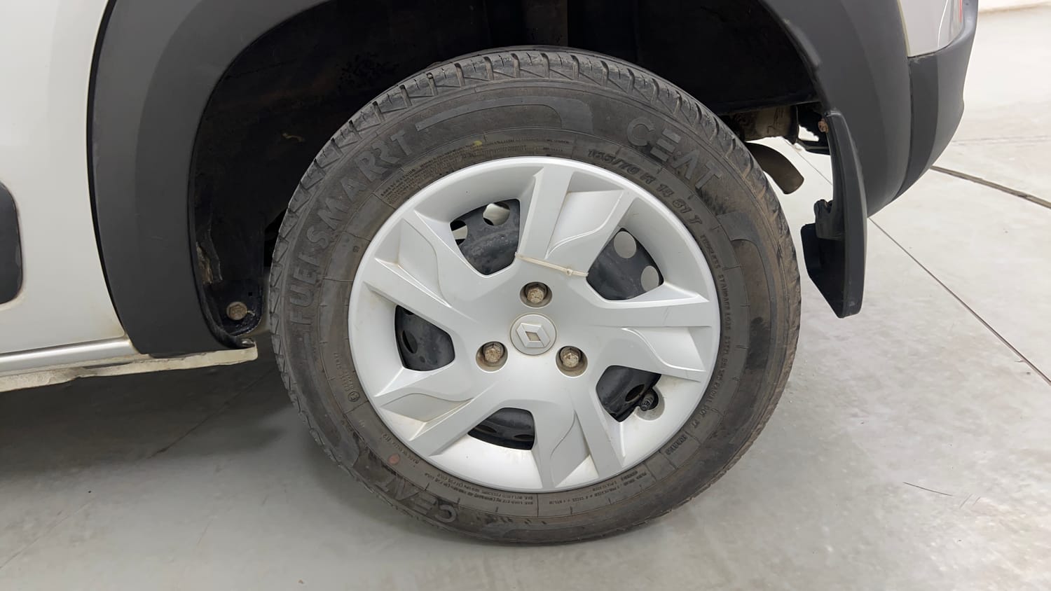Used 2023 Renault Kwid RXT 1.0 Petrol Manual tyres LEFT REAR TYRE RIM VIEW