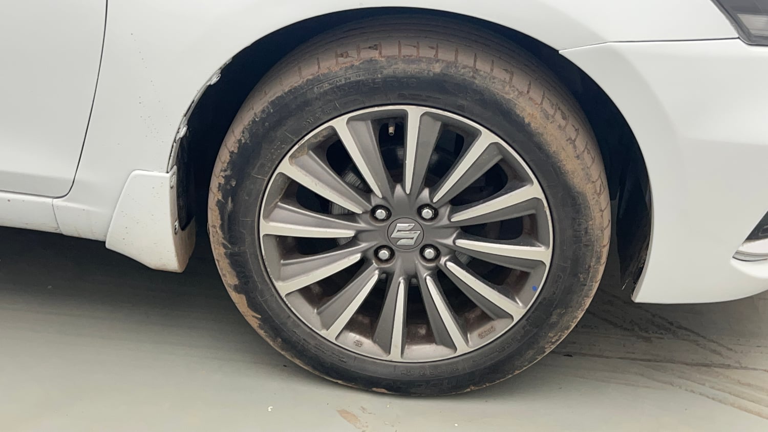 Used 2018 Maruti Suzuki Ciaz Alpha Hybrid 1.5 Petrol Manual tyres RIGHT FRONT TYRE RIM VIEW