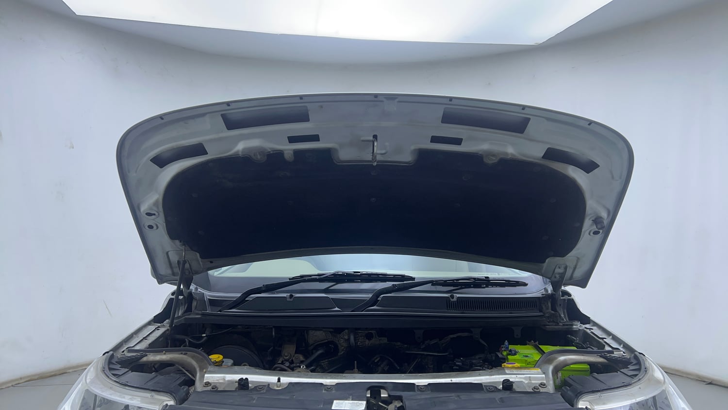 Used 2016 Mahindra TUV300 T4 Plus Diesel Manual engine ENGINE & BONNET OPEN FRONT VIEW