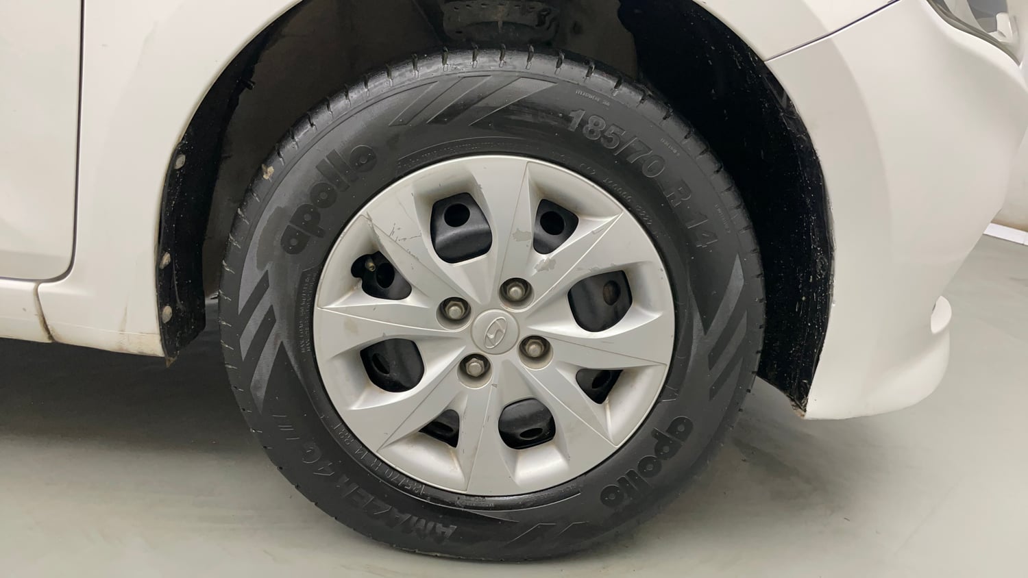 Used 2017 Hyundai Elite i20 Sportz 1.4 CRDI Diesel Manual tyres RIGHT FRONT TYRE RIM VIEW