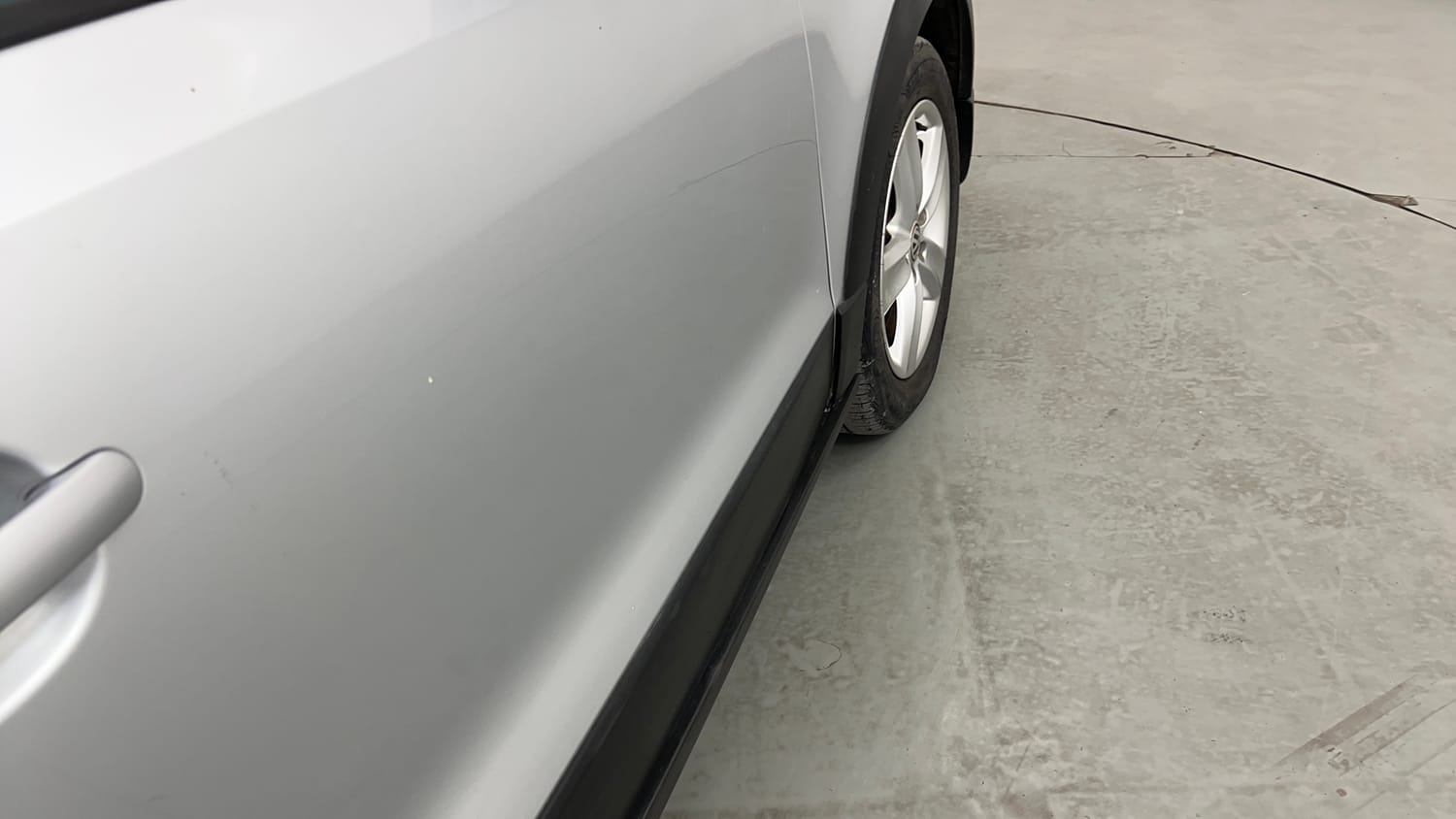 Used 2015 Volkswagen Polo Highline1.2L (P) Petrol Manual dents MINOR SCRATCH