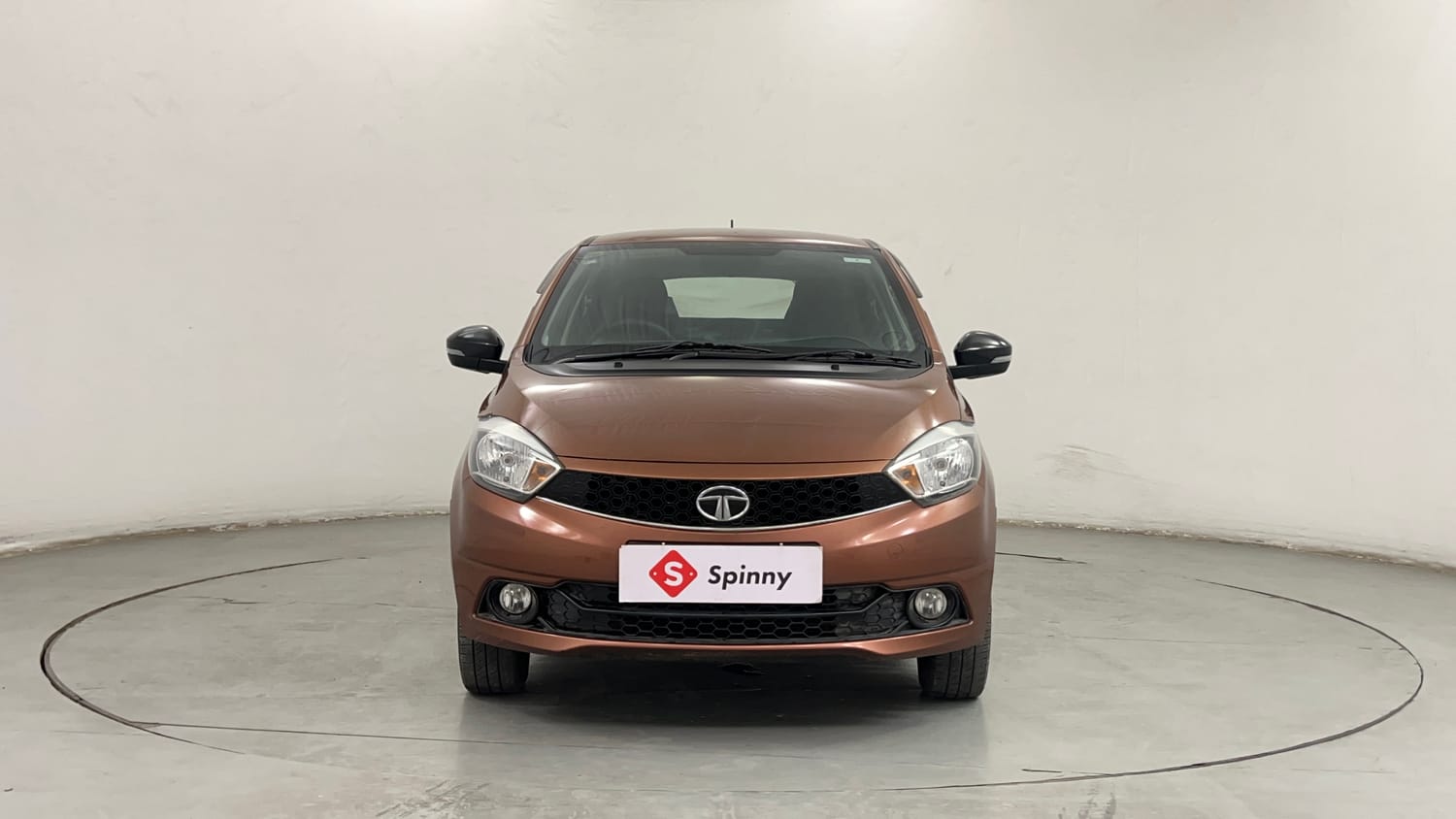 Used 2018 Tata Tigor Revotron XT Petrol + CNG (Outside Fitted) Cng Manual exterior FRONT VIEW