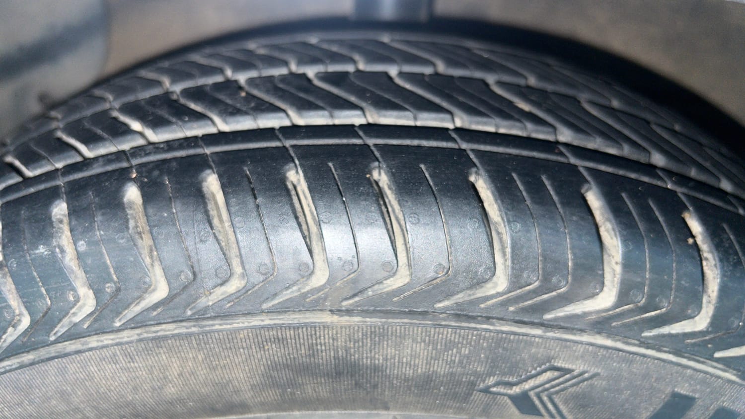 Used 2018 Hyundai Grand i10 Magna 1.2 Kappa VTVT Petrol Manual tyres LEFT FRONT TYRE TREAD VIEW