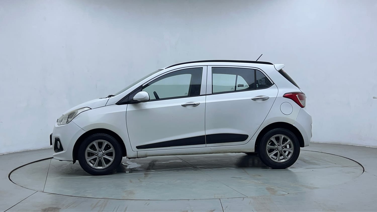 Used 2016 Hyundai Grand i10 Asta 1.2 Kappa VTVT Petrol Manual exterior LEFT SIDE VIEW