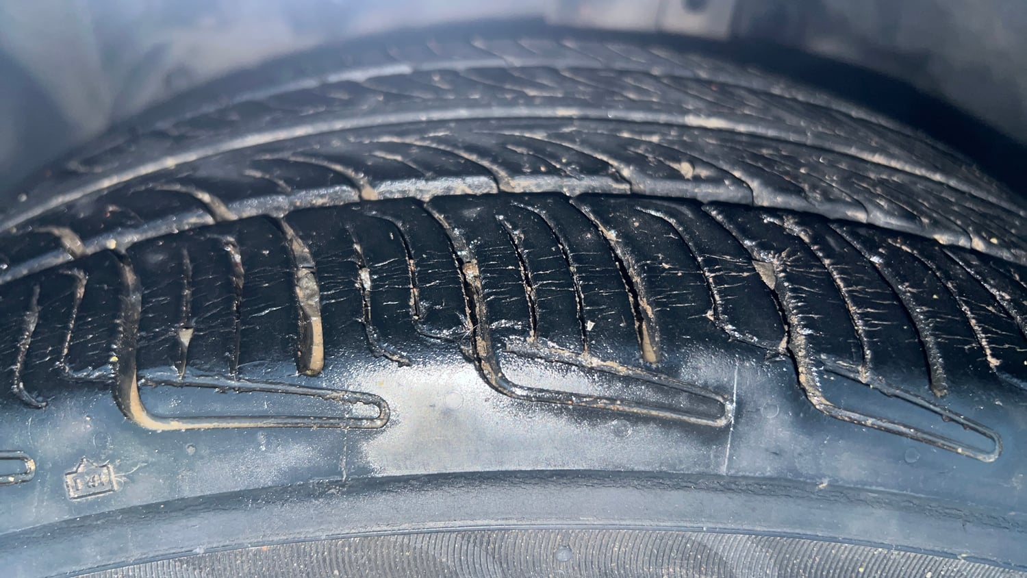 Used 2016 Ford Figo Titanium 1.2 Ti-VCT Petrol Manual tyres LEFT FRONT TYRE TREAD VIEW